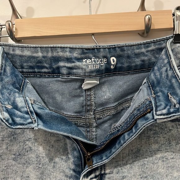 Refuge Miami Denim Shorts - Picture 4 of 4